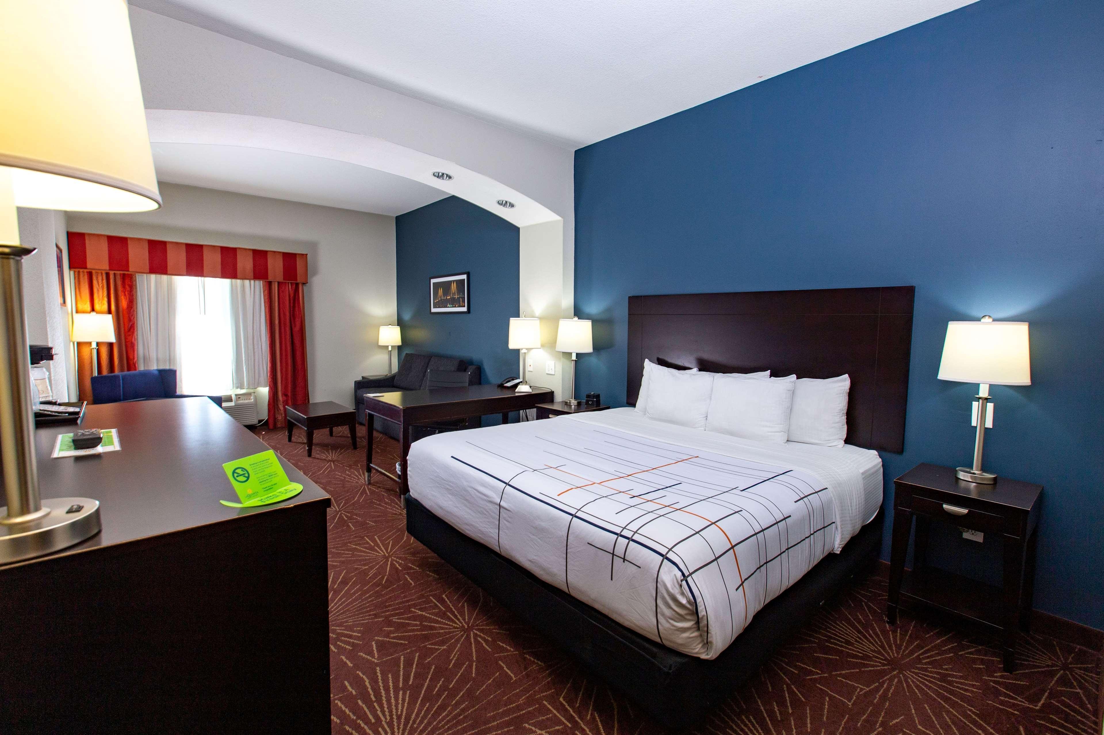 La Quinta By Wyndham Houston East At Normandy Hotel Exterior photo
