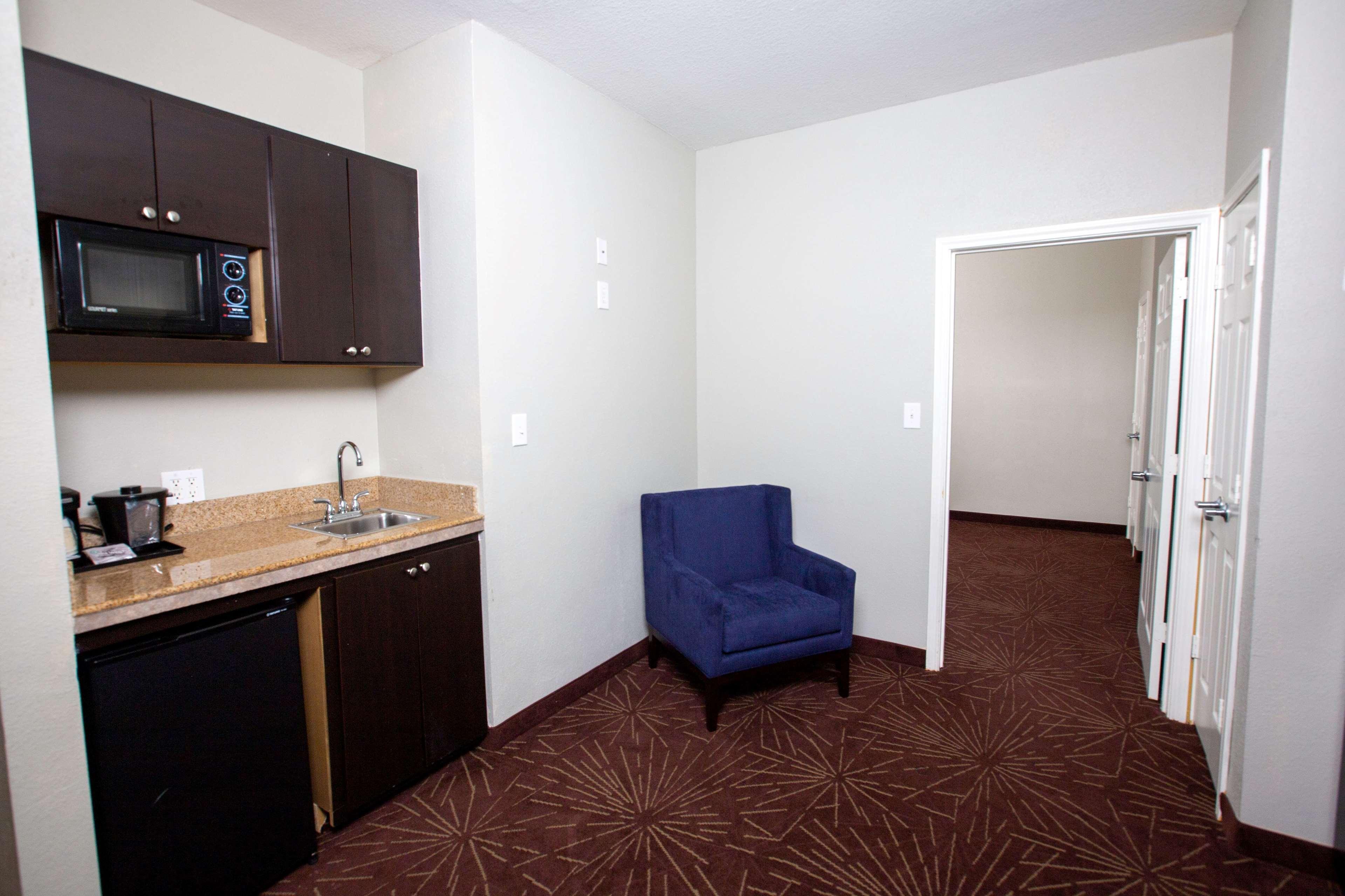 La Quinta By Wyndham Houston East At Normandy Hotel Exterior photo